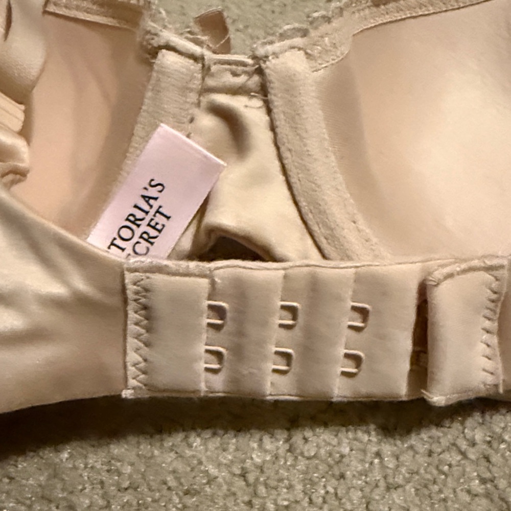 NWT Victoria’s Secret Body By Victoria Lightly Lined Demi Bra Underwire Ivory36A - Picture 7 of 11